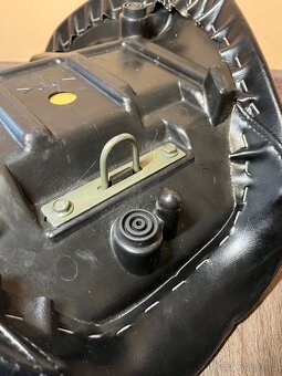 Originální sedlo na Yamaha xv wildstar 1600 - 5