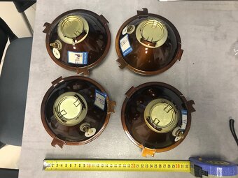 Světla, blinkry, skla, vnitřní zpětné zrcátko na Škodu 1000 - 5