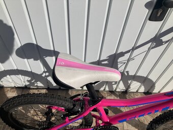 DÍVČÍ  LEHKÉ KOLO 20 - 5