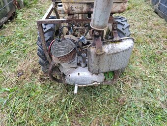 Domácí traktůrek s motorem Jawa + vlek - 5