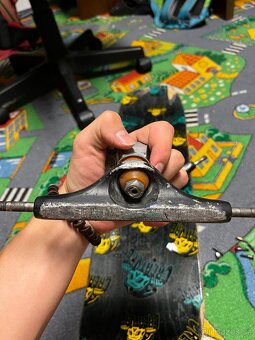Independemt tracky na skate + T - 5