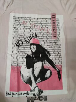 Tři trička s krátkým a jedno s dlouhým rukávem - 5