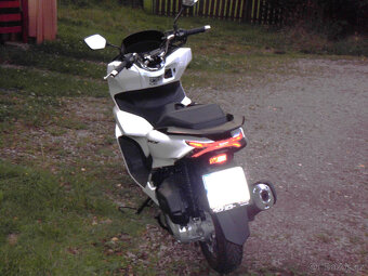 prodam hondu p.c.x.125 ccm,rok 2023 najeto 5500km. - 5