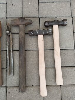 Kovářské nářadí,kleště,kladivo. - 5
