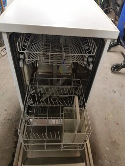 Prodám starší myčku zn.Bosch - 5