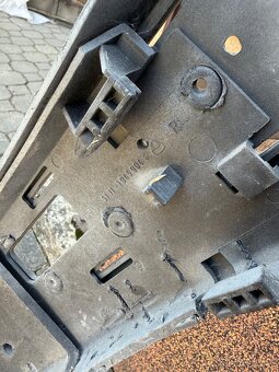 BMW E30 přední nárazník, blatník - 5