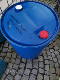 Kanystry plast 20Ltr. Bílé a modré za 60Kč, 15Ltr. 50Kč. PM - 5