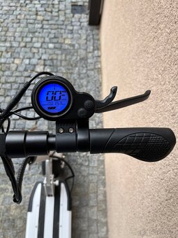 Prodám elektrickou koloběžku W-TEC Teneur 10” – jako nová, n - 5