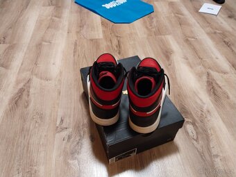 AIR JORDAN 1 MID 42,5 eu - 5