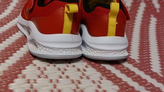 BOTASKY S BLIKÁNÍM V PODRÁŽCE - SKECHERS - vel. 32 - 5