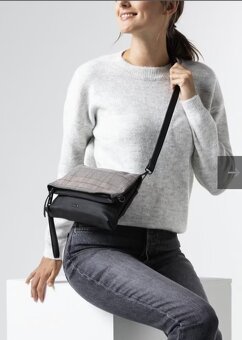Dámská černá crossbody kabelka RIEKER
H1107-00 černá W0 - 5