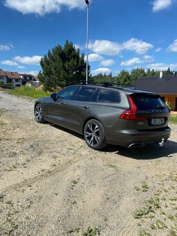 Prodám Volvo v60 R Design 2021 145 kW - 5