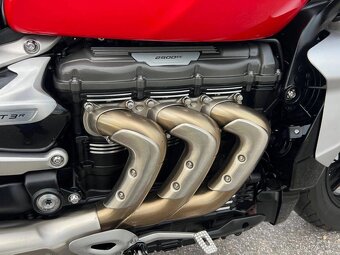 Prodám TRIUMPH ROCKET 3 - 5