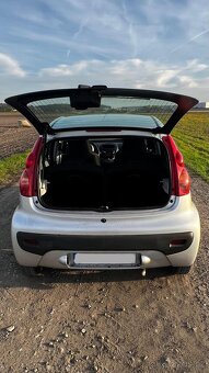 Peugeot 107 - pětidveřové hezké auto. - 5
