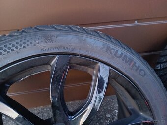 Original ALU kola KIA R18 na zimních pneu (80%) Kumho 225x40 - 5