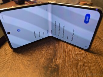 Samsung Z Flip5 - 5
