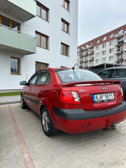Kia Rio sedan - 5