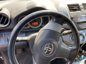 Toyota RAV4 2.2 D-4D 4x4 – spolehlivé SUV - 5