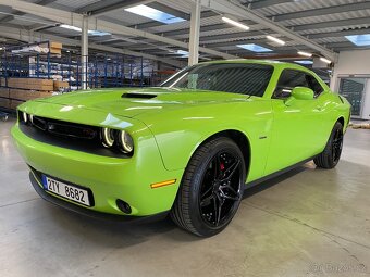 Dodge challenger 5,7 Hemi V8 R/T - 5