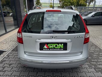Hyundai i30 kombi 1,6i 93 kW, serviska, 2 x kola - 5
