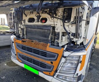 Volvo FH 345kw 8x4 třistranný sklápěč rv:2020 havarovaný leh - 5
