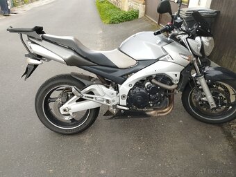 Suzuki GSR 600 - 5