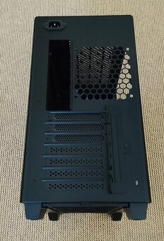 In Win A5 midi ATX skříň - 5