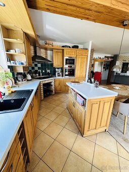 Dubová kuchyň s ostrůvkem - 5