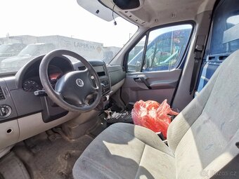 Volkswagen Crafter 2.5TDI skříň/ havarované/ motor KO - 5