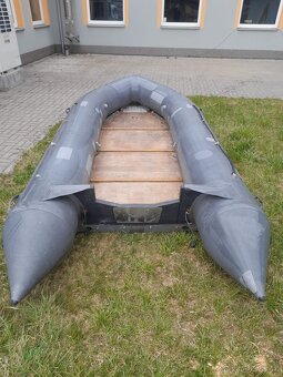 Motorový člun Avon - 5