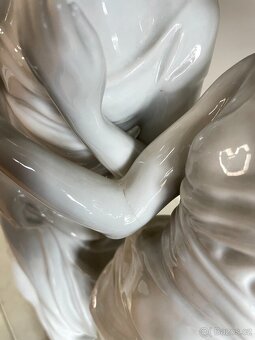 Velká porcelánová socha Milenci Royal DUX poškozená - 5