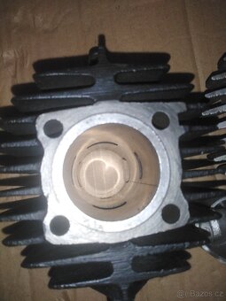Prodám válec hlavu 550 555. - 5