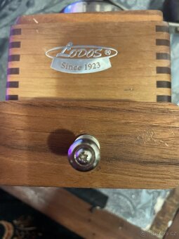 mlýnek na kávu, dřevo ,kov,,značeno LODOS since 1923 - 5