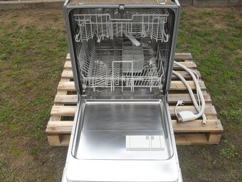 VESTAVNÁ NEREZ MYČKA MIELE, LUXUSNÍ ZNAČKA,VYROBENO V CZ - 5