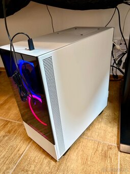 Výkonný herní PC: Radeon RX 580 / i7-9700KF / 16 Gb RAM - 5