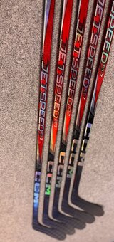 HOKEJKA CCM FT7 JETSPEED, FLEX 55/ZÁHYB 28/29 - 5