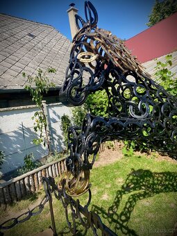 Koně z podkov v životní velikosti - 5