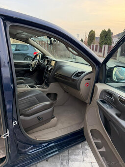 Lancia Voyager 2.8 CRD, automat, 7 míst - 5