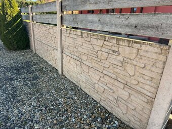 Plot betonový včetně dřevěné výplně - 5