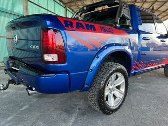 DODGE RAM 5.7 HEMI 4X4 model roku 2015 - 5