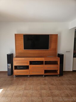 TV stěna / obývací sestava z masivu – 3.000 Kč - 5