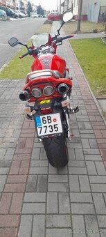 Suzuki GSR 600 - 5