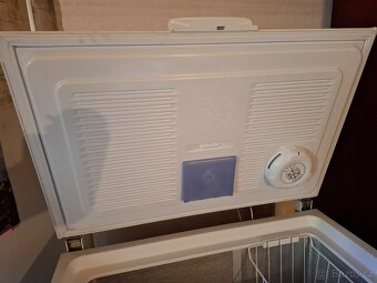 Pultový mrazák Whirlpool WHE 25352 F, objem 255 litrů - 5