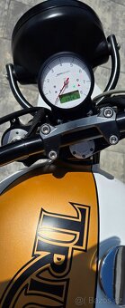 Triumph Thruxton 900i - 5
