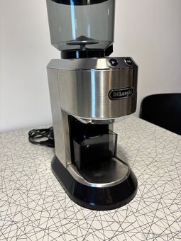 Mlýnek na kávu De'Longhi KG521M - 5