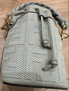 👜 Prodám ikonickou Fendi Mon Tresor kabelku – limitovaná ed - 5
