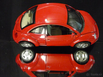 Volkswagen New Beetle VW Bburago 1/18 - 5