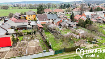 Prodej prostorného RD se zahradou a garáží v... - 5