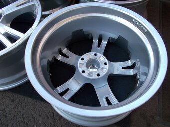 Nová alu kola originál Nissan 8x18 ET30 5x114,3x66 - 5