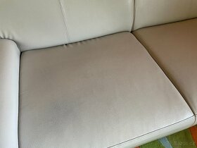Koženkový šedý gauč - 5